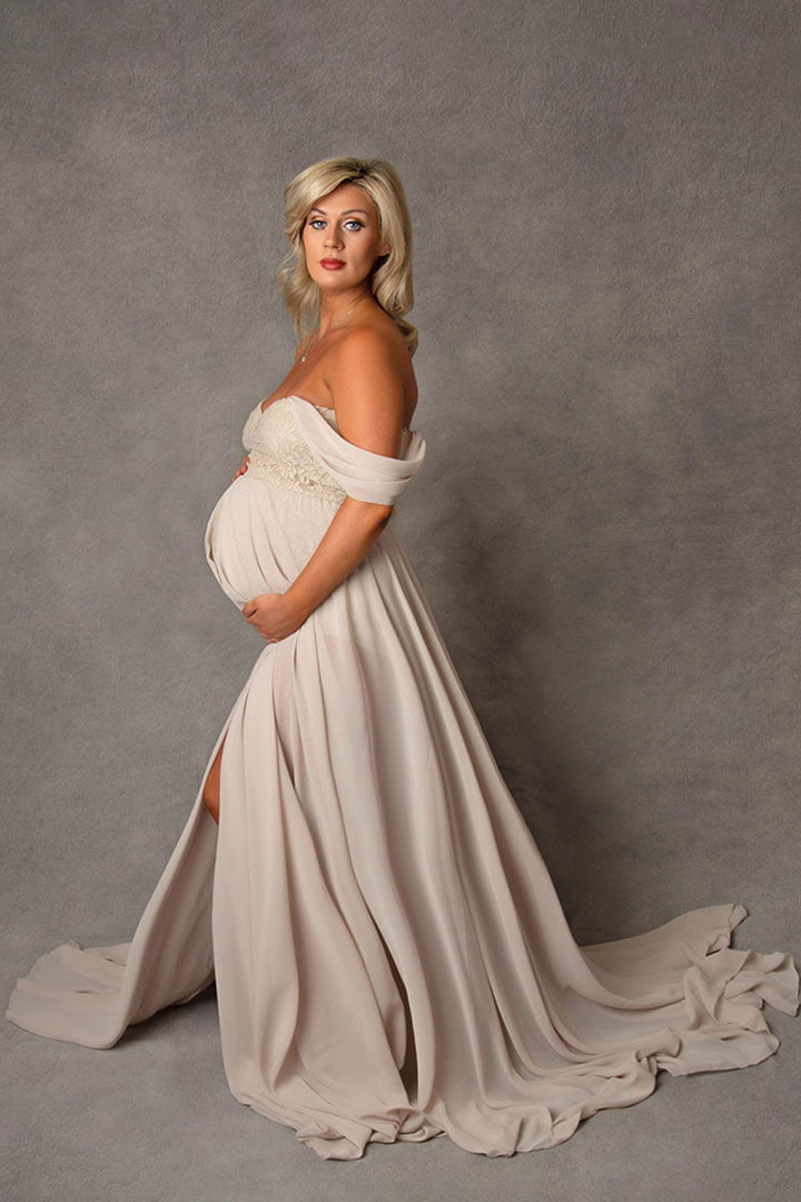 pregnancy photoshoot with blonde pregnant mum by Newborn Photographer Leeds