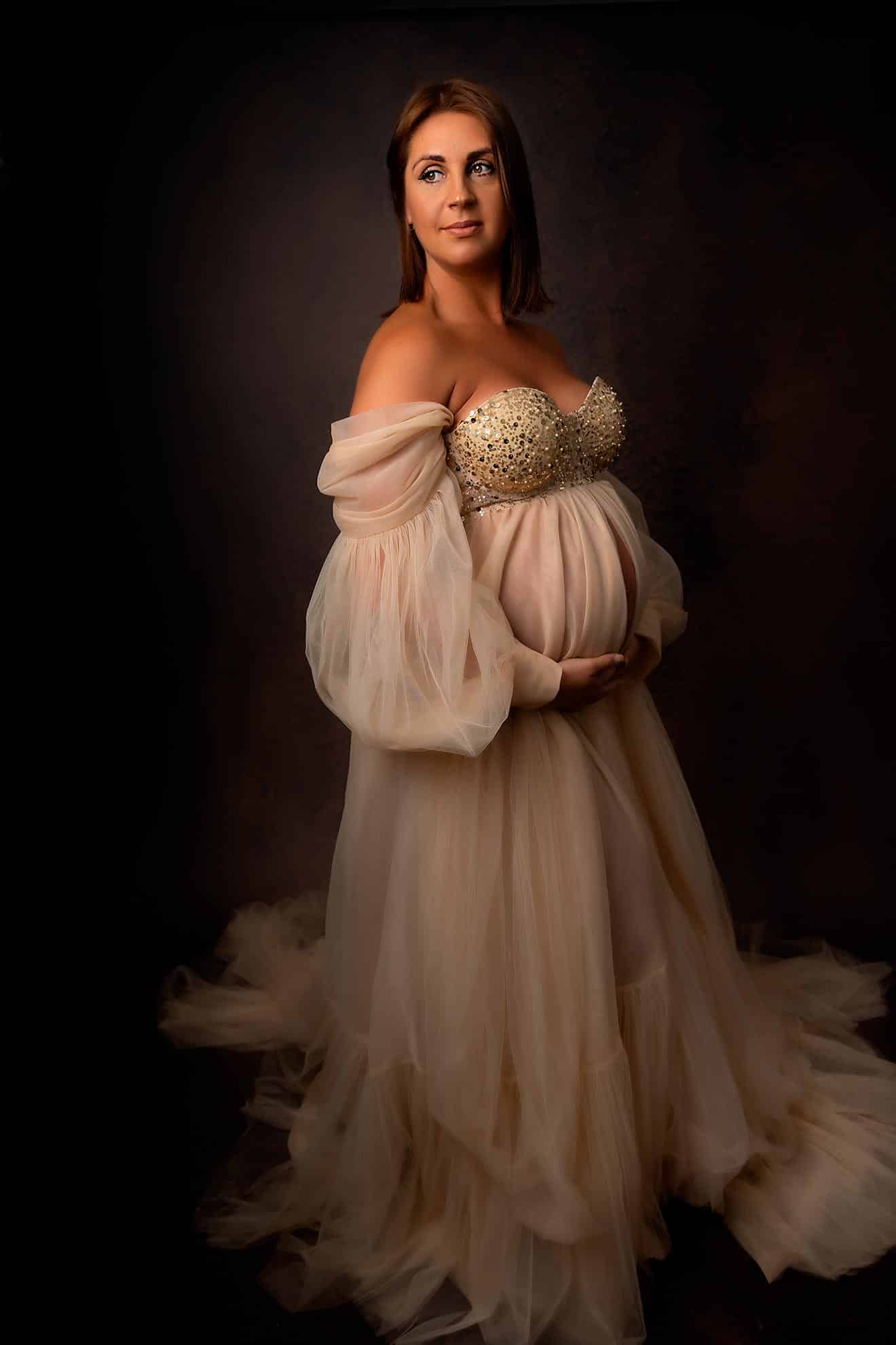 lady inn golden dress